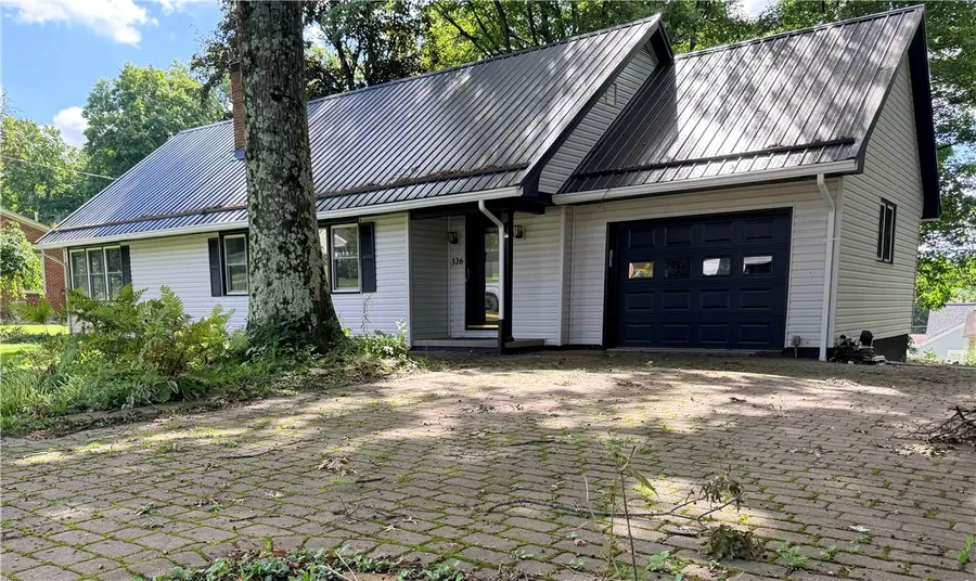 326 Frazier Dr, New Castle, PA 16105 - #3
