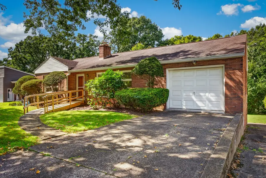 109 Marlboro Dr, New Kensington, PA 15068 - #3