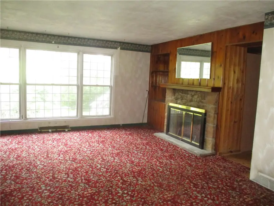 201 Banbury Ln, Natrona Heights, PA 15065 - #2