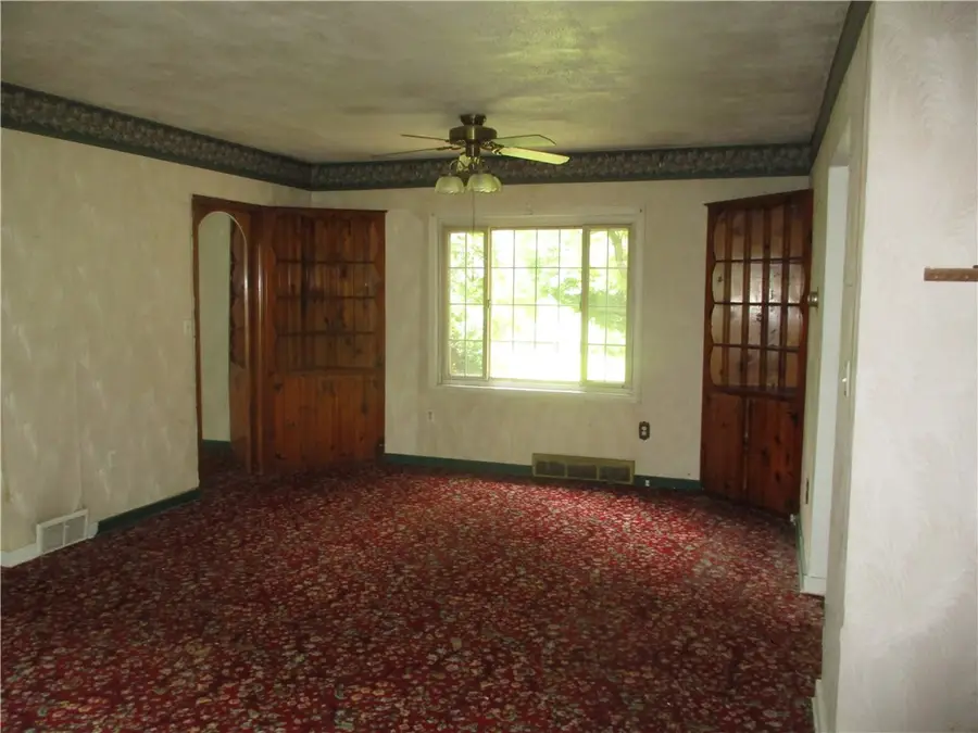201 Banbury Ln, Natrona Heights, PA 15065 - #3