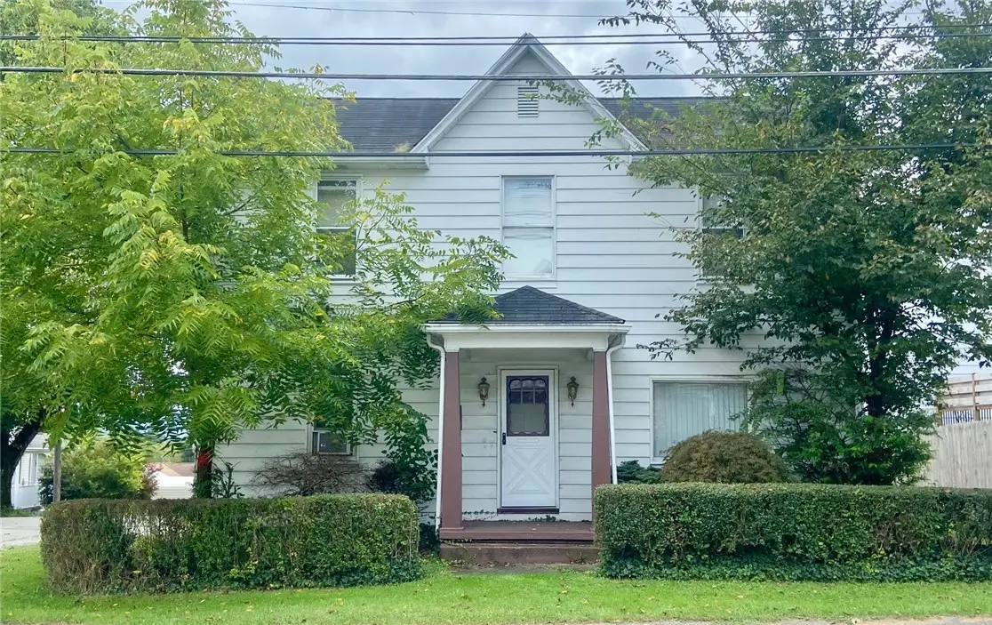 915 Main St, Latrobe, PA 15650 - #1