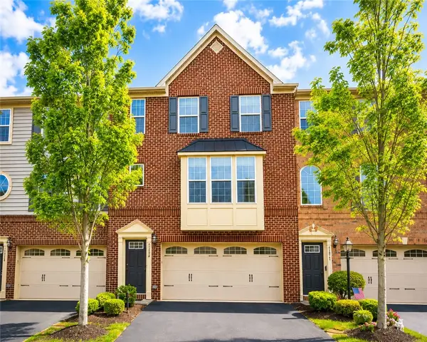 1502 Pointe View Dr, Mars, PA 16046