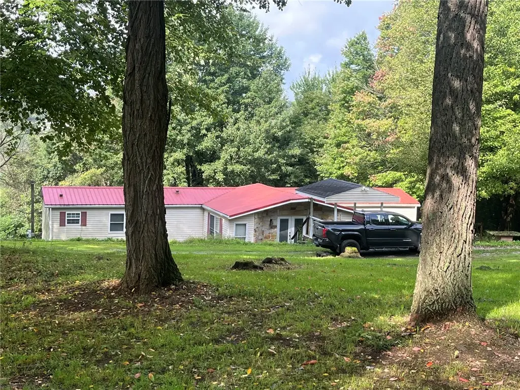 1567 Pulaski Mercer Rd, Mercer, PA 16137 - #1