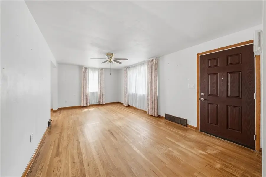9428 Saratoga Dr, Pittsburgh, PA 15237 - #3