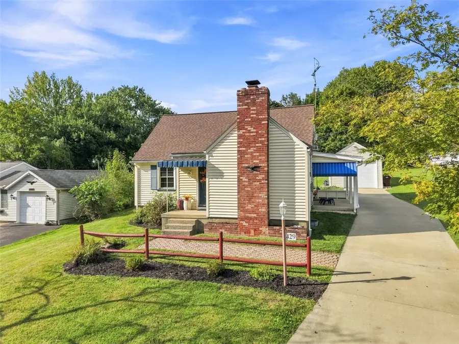 429 Falls Ave, New Castle, PA 16105 - #2