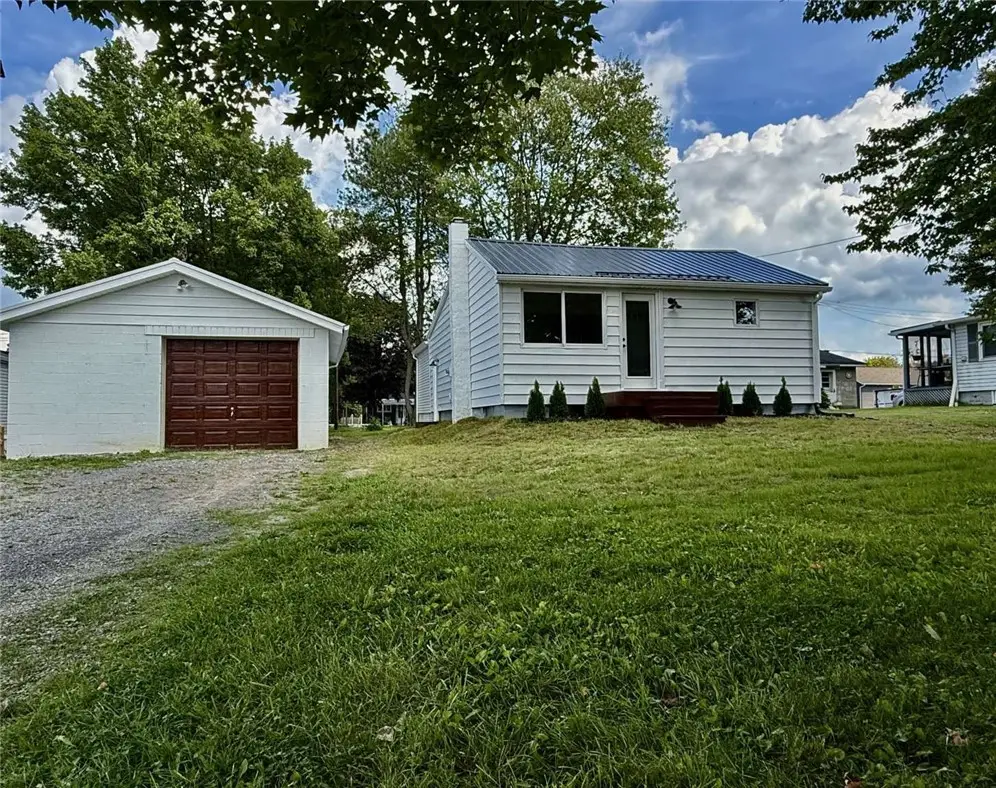 323 Butler Ave, Ellwood City, PA 16117 - #1