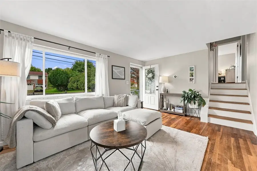 942 Lindsay Rd, Carnegie, PA 15106 - #2