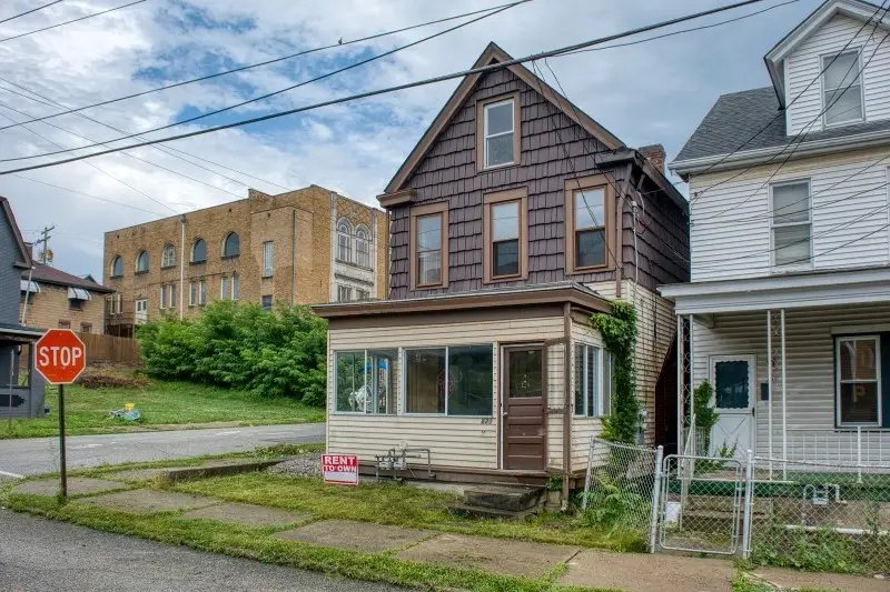 625 Walnut St, New Kensington, PA 15068 - #1