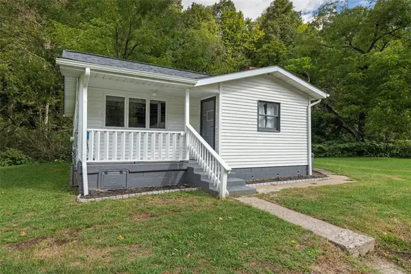 651 Pike Run Drive, Daisytown, PA 15427