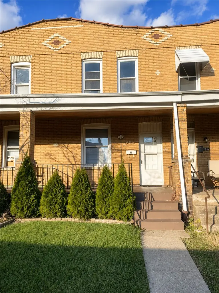 906 Broadway Ave, Stowe, PA 15136 - #1