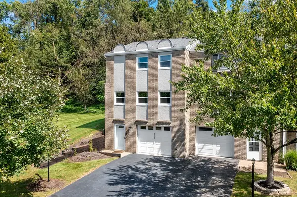 313 Joan Of Arc Ct, Clairton, PA 15025