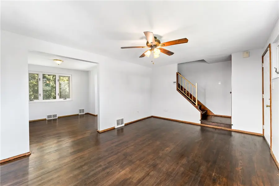386 Princeton Dr, Pittsburgh, PA 15235 - #2
