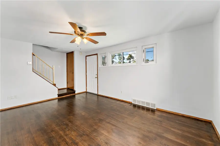 386 Princeton Dr, Pittsburgh, PA 15235 - #3