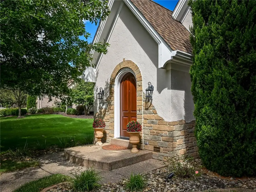 302 Ashbury Ct, Cranberry, PA 16066 - #2