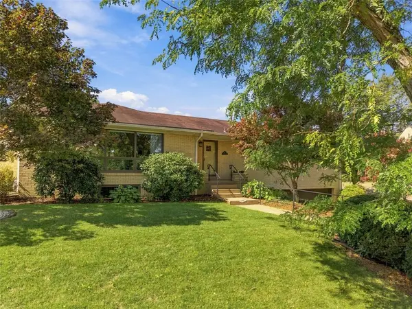 13 Carleton Dr, Pittsburgh, PA 15243