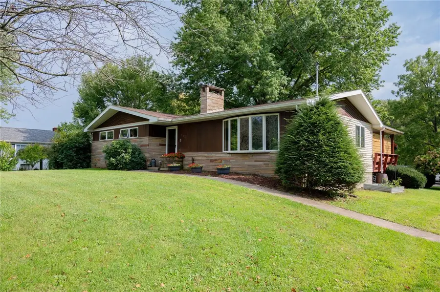 152 Oak Ridge Dr, Butler, PA 16002 - #2