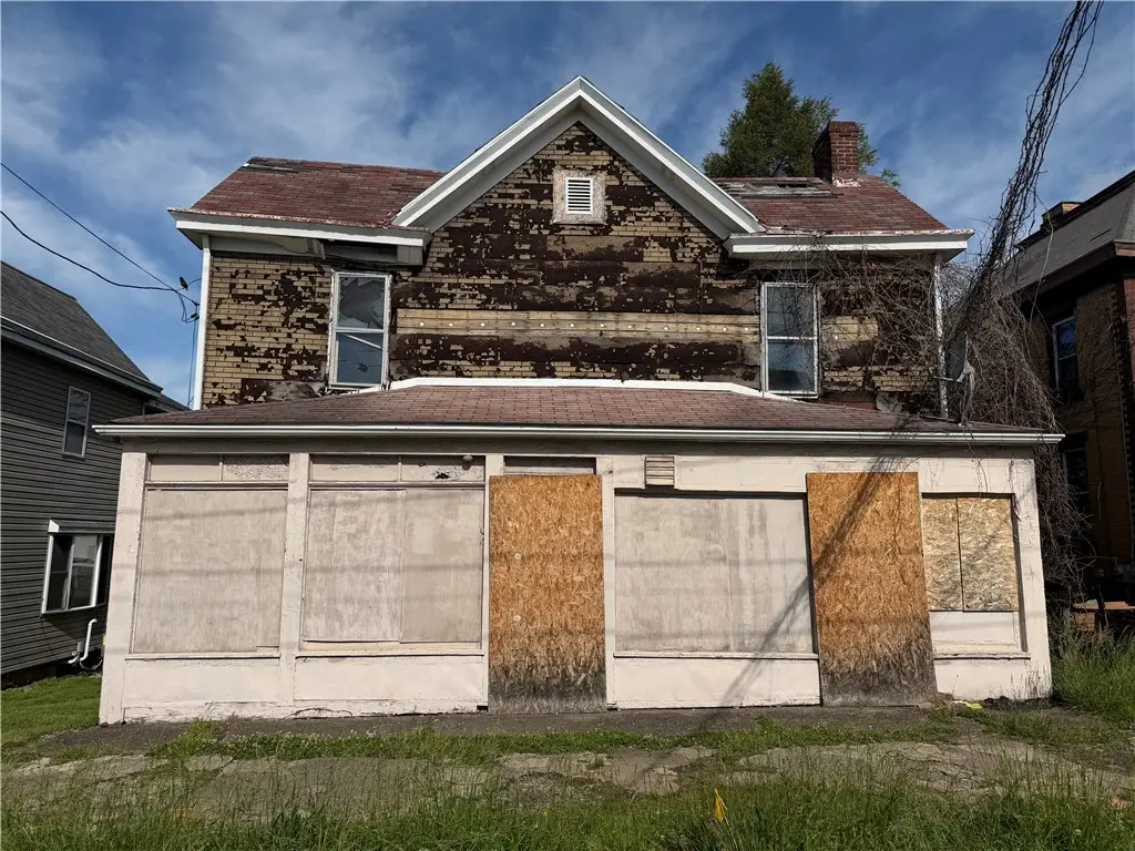 221 N Gallatin Ave, Uniontown, PA 15401 - #1