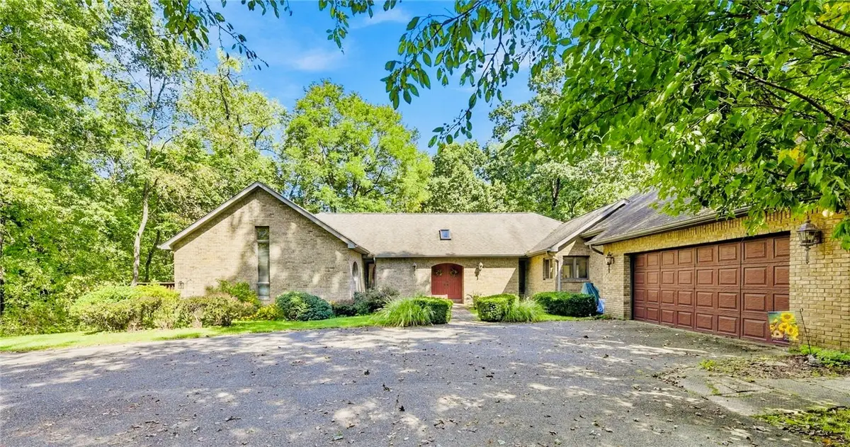 10040 Firethorn Dr., Irwin, PA 15642 - #1