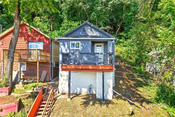912 Benwood Ave, Mc Kees Rocks, PA 15136