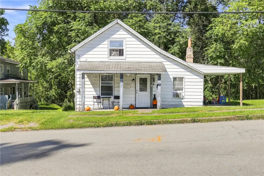 416 Snyder St, Connellsville, PA 15425 - #1