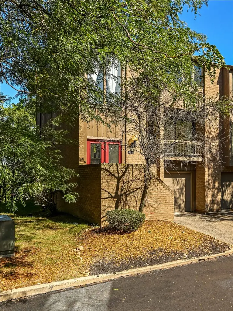 261 Elm Ct, Pittsburgh, PA 15237 - #2