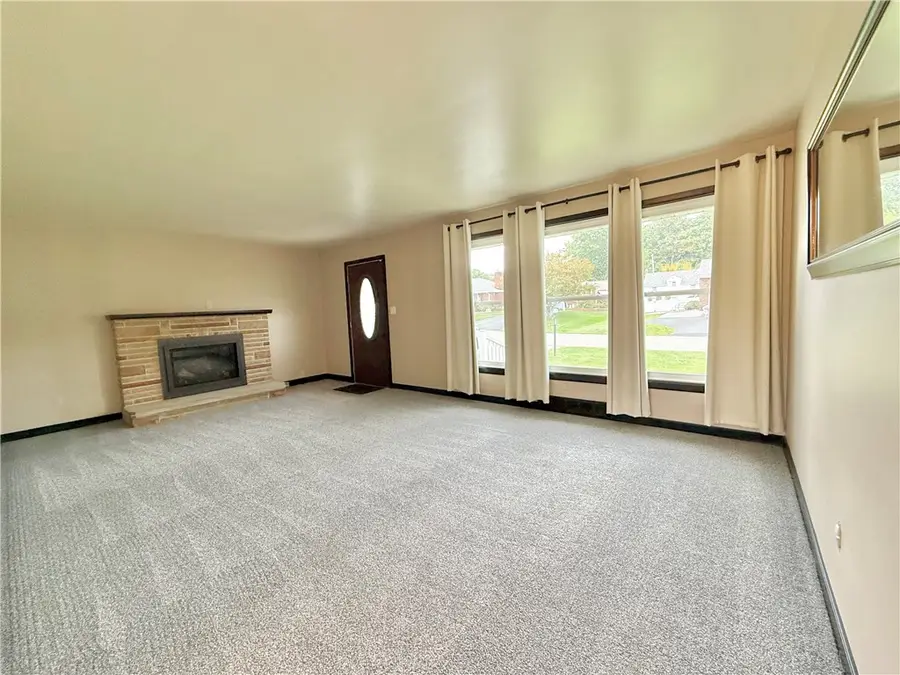 25 W Elizabeth St, New Castle, PA 16105 - #2