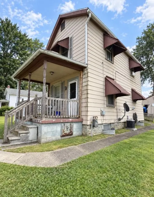 1113 Federal St, Farrell, PA 16121