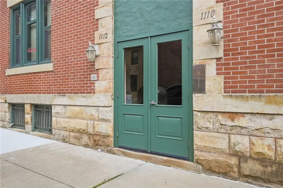 1112 Palo Alto St #D, Pittsburgh, PA 15212 - #2