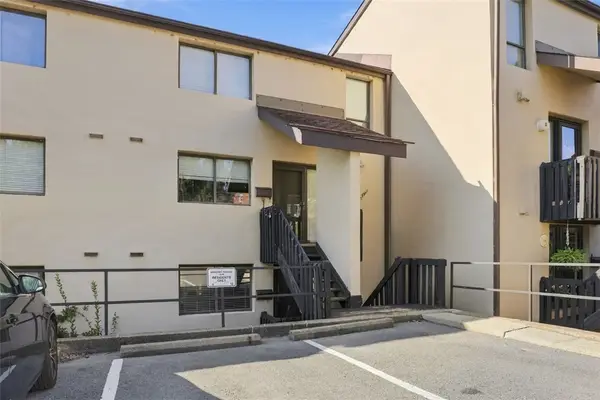 2034 Swallow Hill Rd #106, Pittsburgh, PA 15220