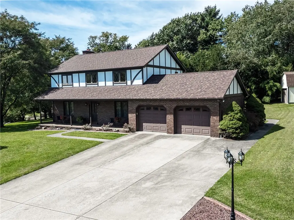 196 White Oak Dr, New Kensington, PA 15068 - #1
