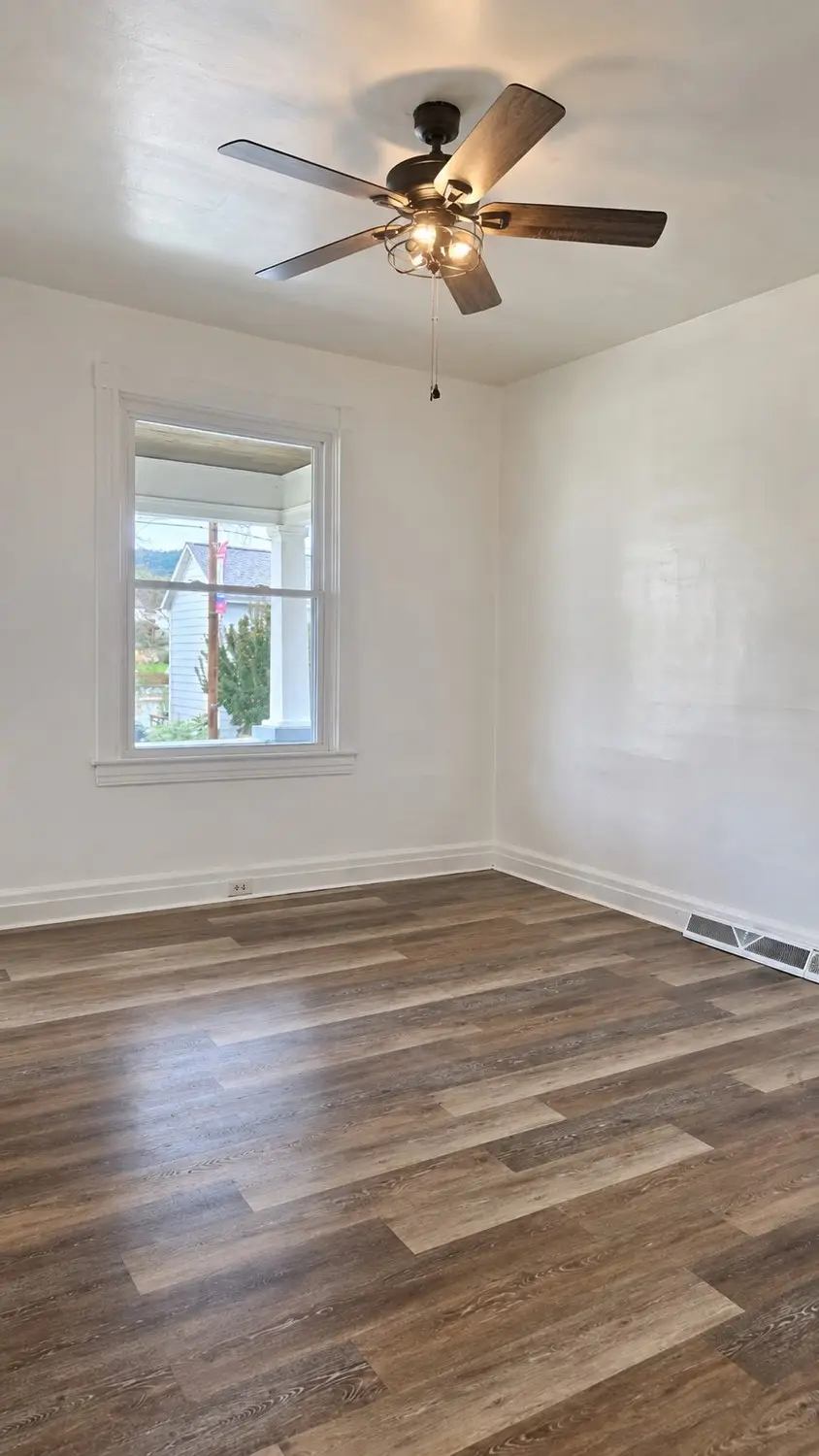 514 Longfellow Street, Vandergrift, PA 15690 - #3