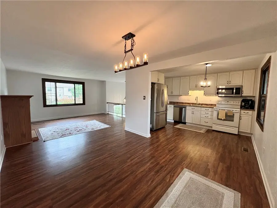 556 Catskill Dr, Pittsburgh, PA 15239 - #2