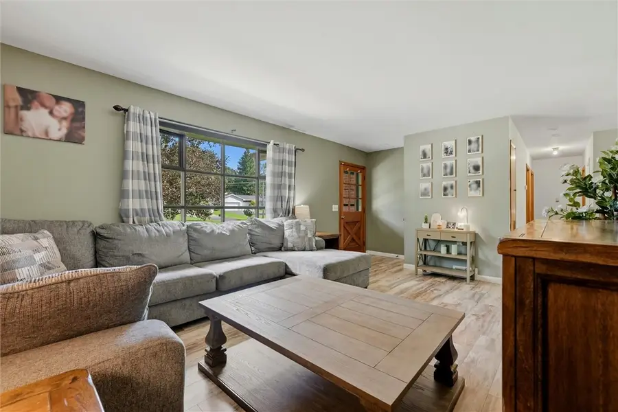 8 Hemlock Dr, Greenville, PA 16125 - #3