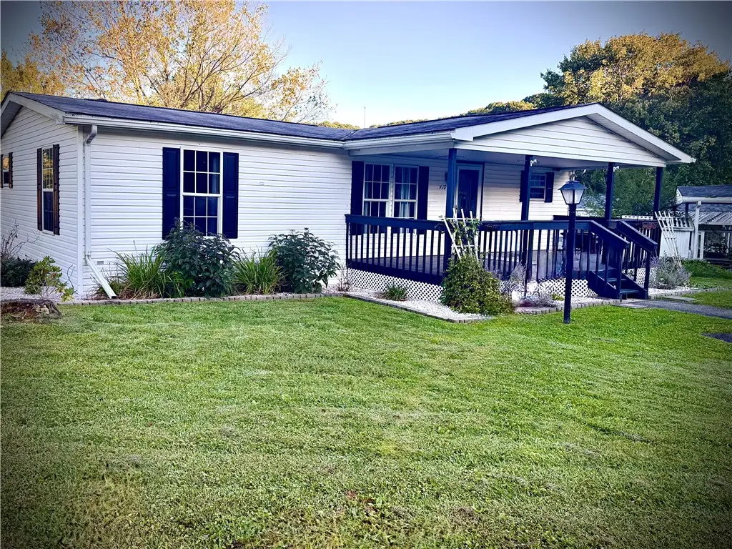 410 Meadows Dr, Apollo, PA 15613 - #1