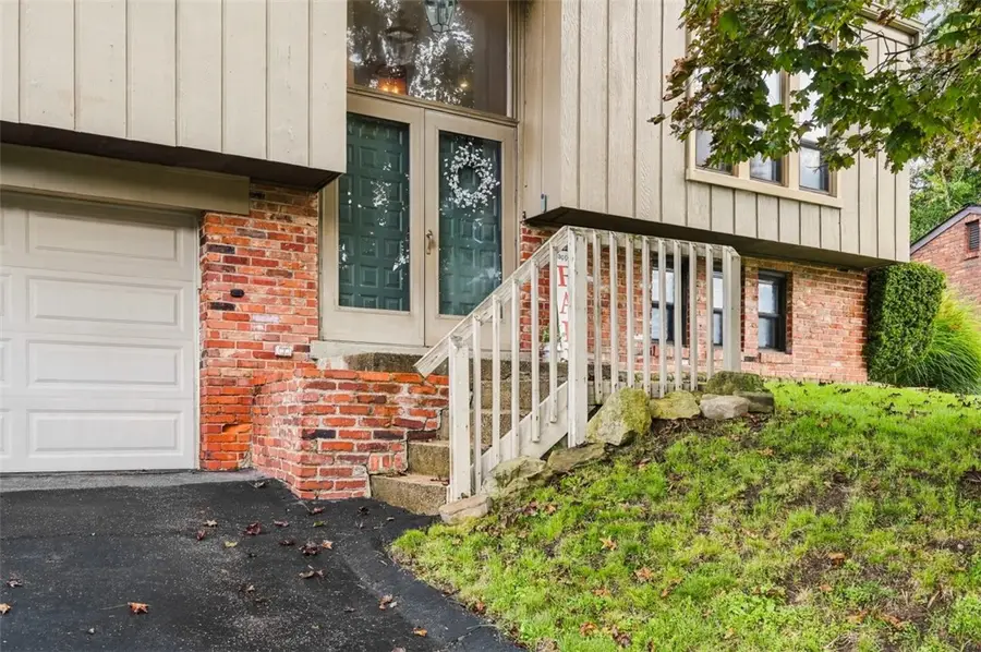 508 Northview Dr, Glenshaw, PA 15116 - #3