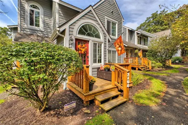 2104 S Ridge Terrace, Somerset, PA 15502