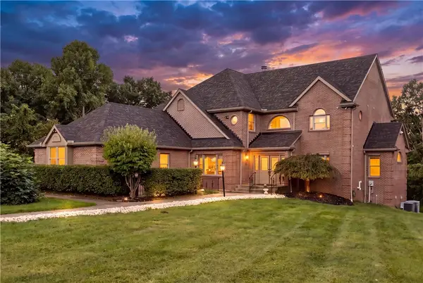 544 Green Parrot Ln, Natrona Heights, PA 15065