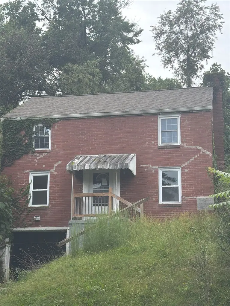 2035 Fairlawn St, Pittsburgh, PA 15221 - #1