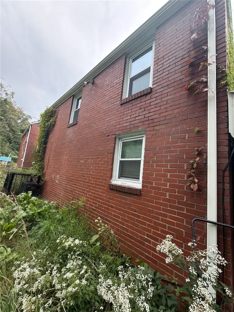 2035 Fairlawn St, Pittsburgh, PA 15221 - #2