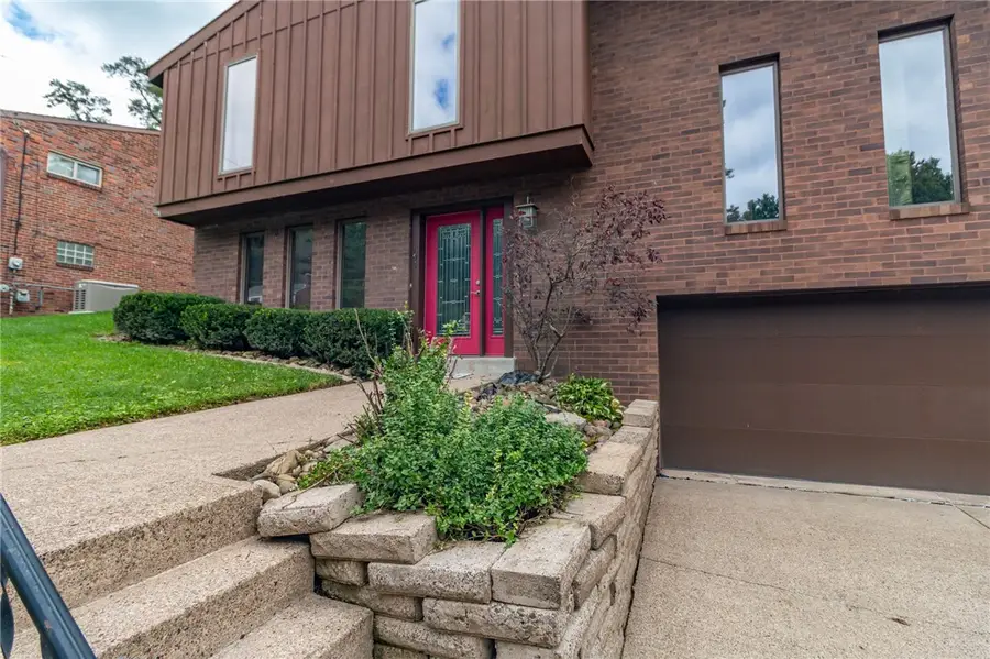 106 Larchwood Dr, Turtle Creek, PA 15145 - #2