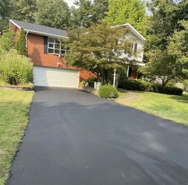 14 Redgrave Dr, Greensburg, PA 15601