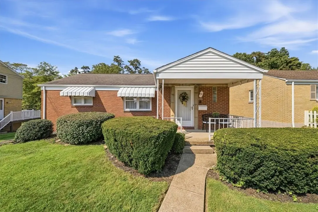 335 Roosevelt Ave, Stowe, PA 15136 - #1
