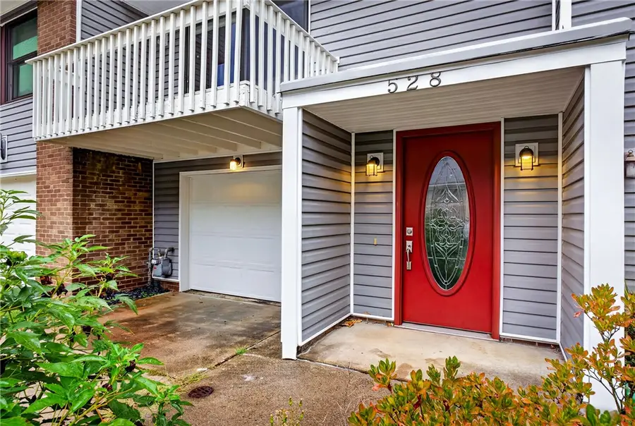 528 Hunters Path Rd, Bridgeville, PA 15017 - #2