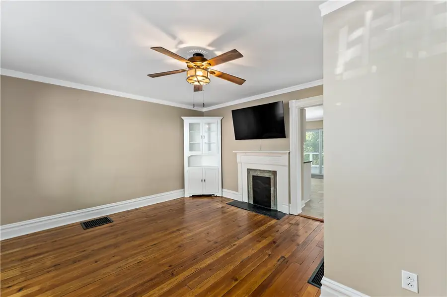 515 Finley Ave, Carnegie, PA 15106 - #2