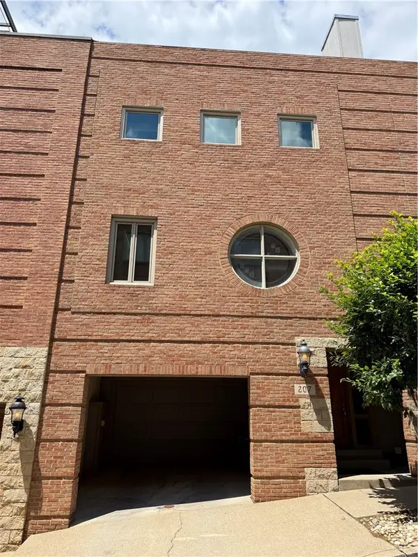 207 N Woodland Rd, Pittsburgh, PA 15232