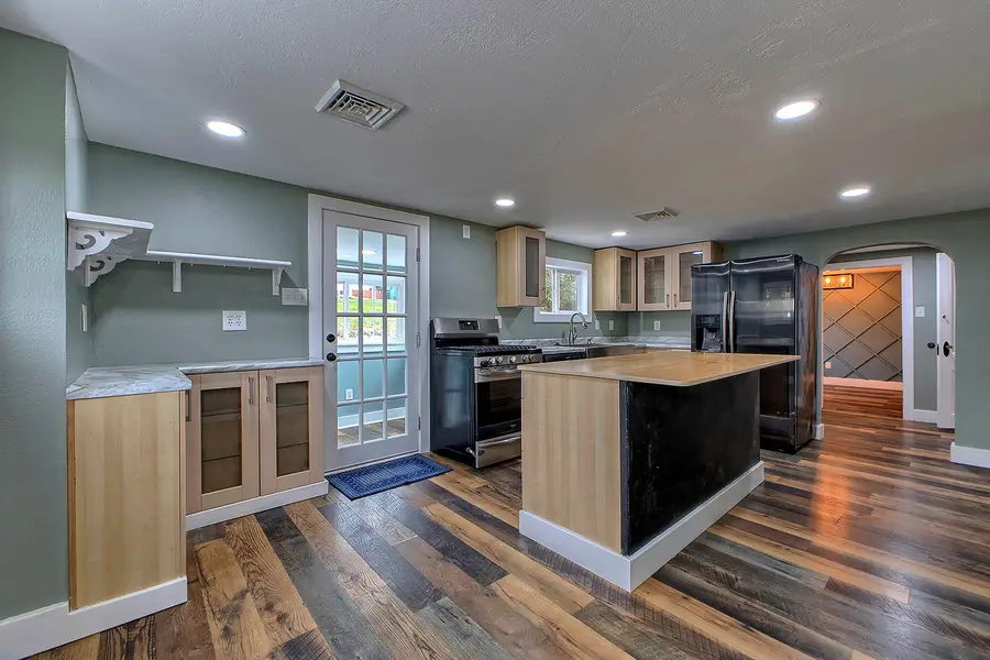 805 Meadowbrook Road, Trafford, PA 15085 - #2