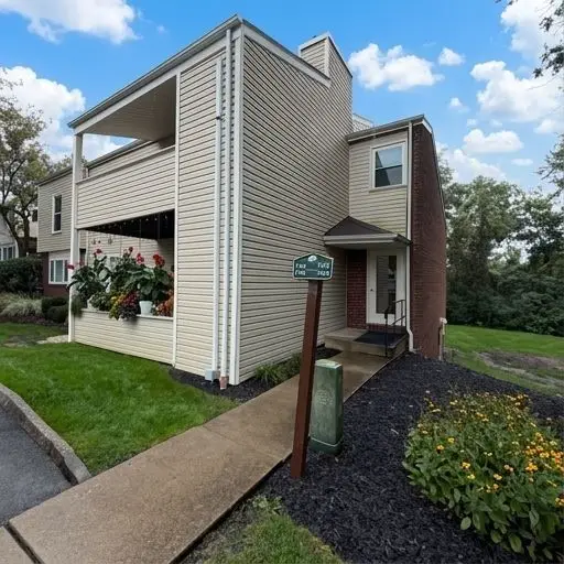 1704 Kenzie Dr, Pittsburgh, PA 15205