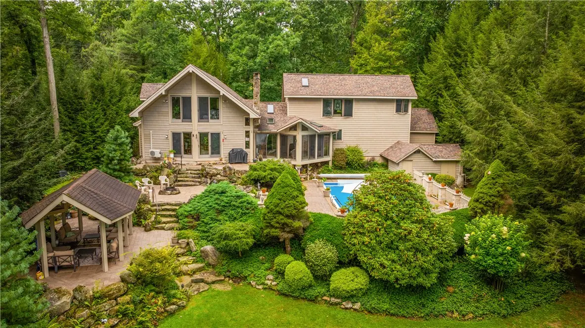 944 Latonka Dr, Mercer, PA 16137 - #1