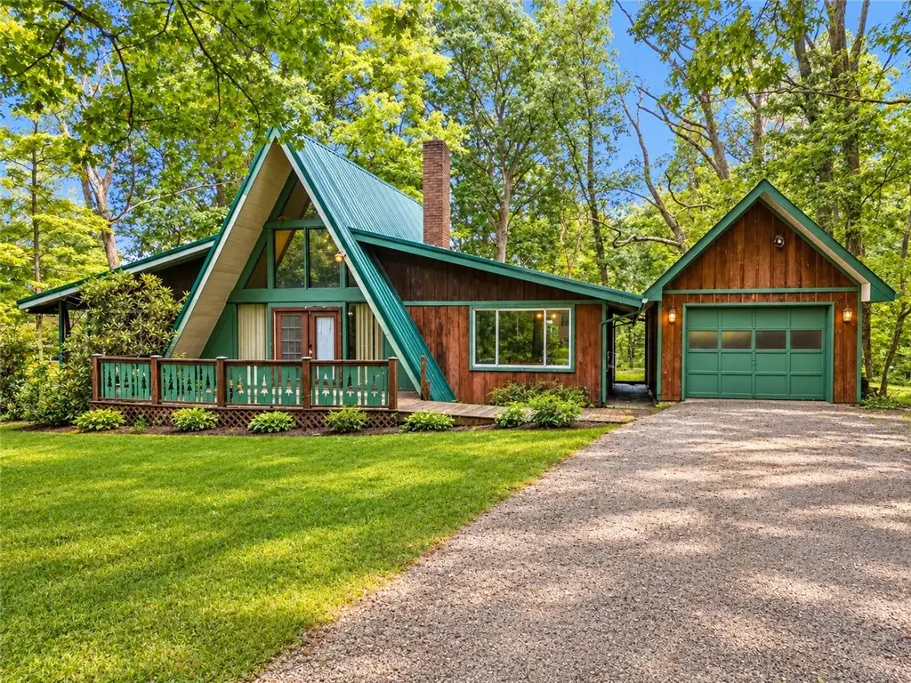 174 Horse Shoe Bend Rd, Acme, PA 15610 - #1