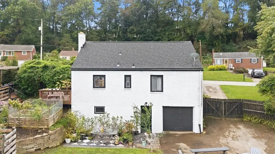 214 Sandy Dr, Glenshaw, PA 15116 - #2